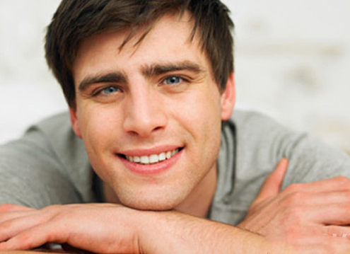 油光滿(mǎn)面，痘痘不斷